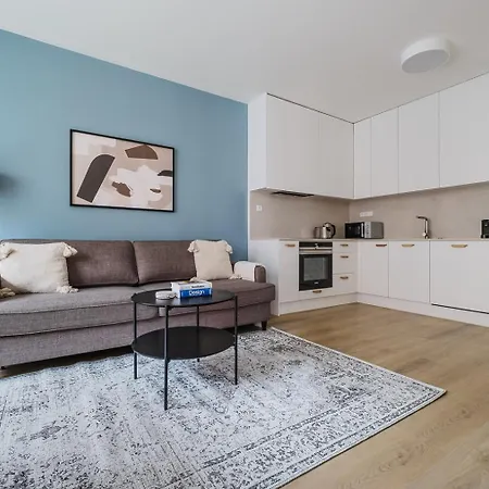 Blueground 7 Furnished Close To Offices Prg-29 Διαμέρισμα *